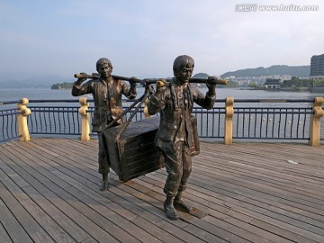 淳安千岛湖渔人码头船工雕像