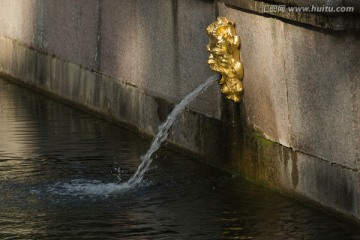 金色喷泉喷口雕塑