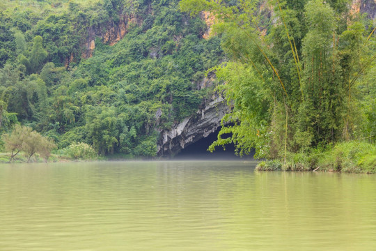 广西巴马百鸟岩 盘阳河