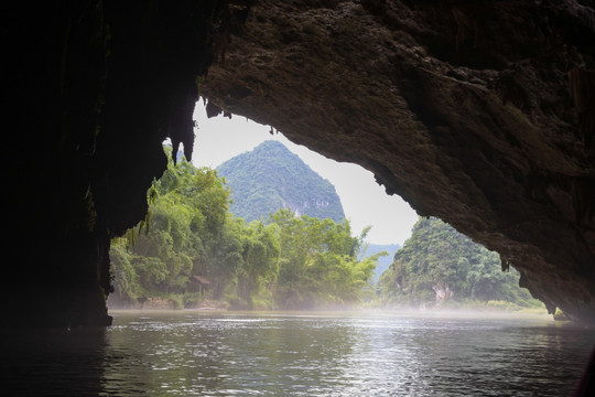 广西巴马百鸟岩 盘阳河 溶洞