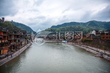 凤凰古城沱江全景