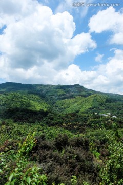 蓝天白云 山峰 山坡