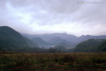 大九湖湿地山峦晨雾