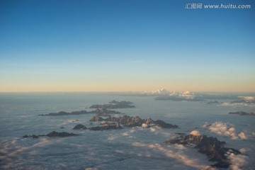 俯瞰贡嘎山云海 日出 暖调