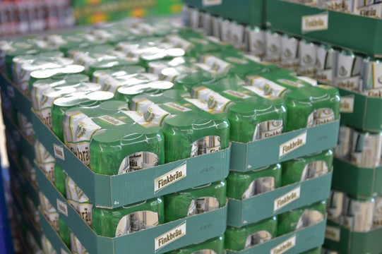 荷兰超市啤酒堆头