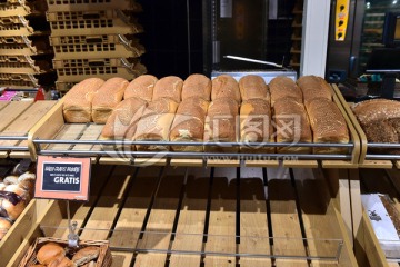 荷兰超市面包专柜