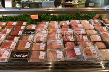 荷兰超市肉制品专柜