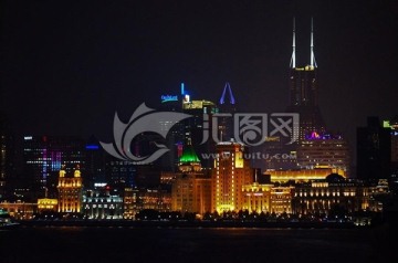 上海和平饭店夜景全景