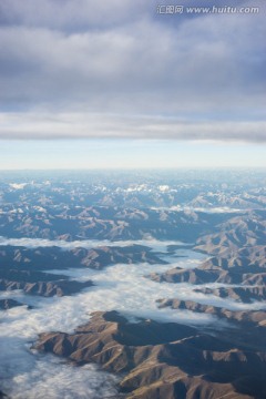 俯瞰高山云海 竖片