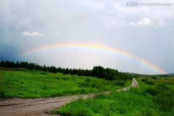 夏季彩虹田野