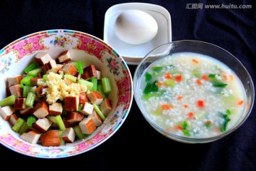 疏菜粥、芹菜豆干、盐蛋