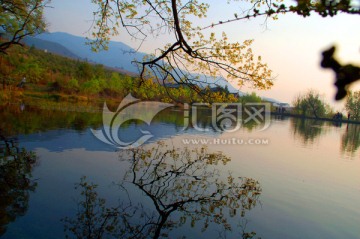 河岸风景 倒影