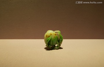 玉雕螳螂蝠桃