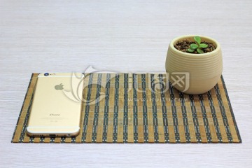 盆栽与手机