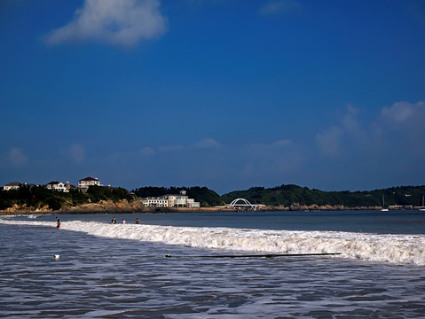 舟山朱家尖南沙景区蓝天沙滩海浪