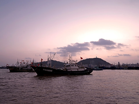 舟山沈家门渔港渔船夕阳晚霞美景