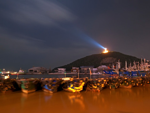 舟山沈家门渔港渔船灯塔夜景