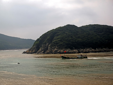 舟山朱家尖大青山海湾渔船全景