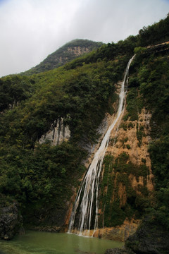 高山流水 瀑布