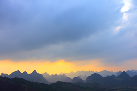 远山 山脉