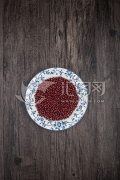 盘子里的红豆