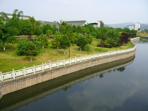 巴金文学院远眺