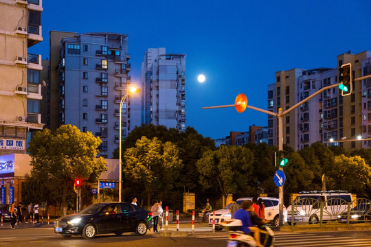 上海街边夜景
