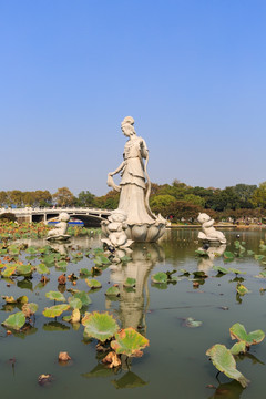 莲花仙子雕塑