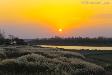 夕阳下河流