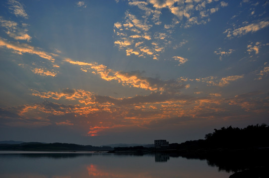 夕阳彩云