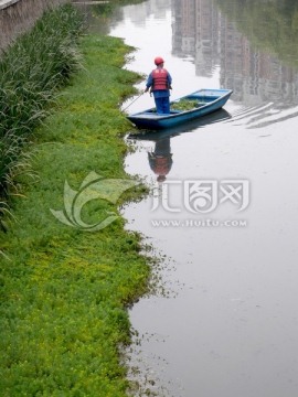 河道养护工人