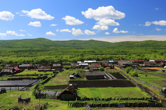 山村夏日