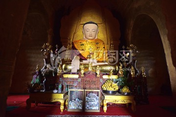 缅甸蒲甘 伊萨高纳寺佛像