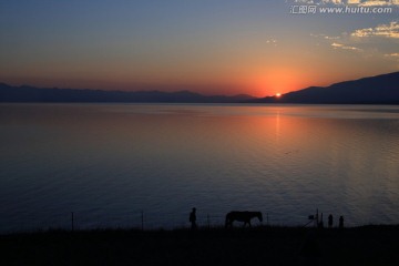 赛里木湖晨光