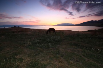 赛里木湖晨光