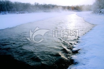 冬季寒冷的不冻河