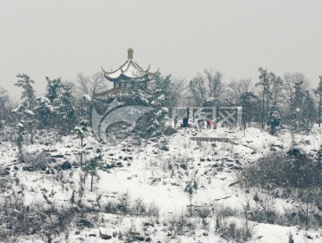 山上雪景 亭子