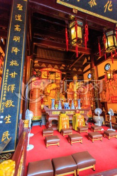 上海城隍庙大殿霍光大将军坐像