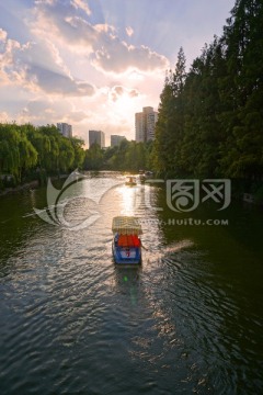 夕阳下的上海西老河
