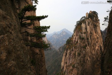 黄山峭壁