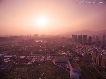 城市夕阳