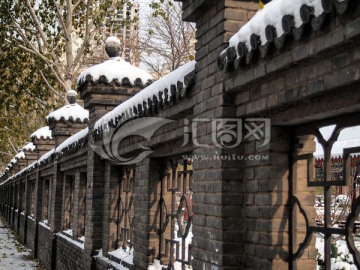 围墙 白雪 初晴
