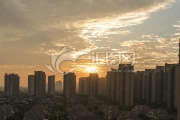 城市夕阳