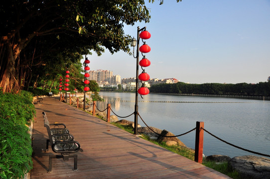 湖岸栈道