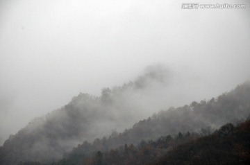 高山晨雾