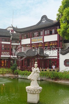 豫园荷花仙女雕塑和上海小吃人家
