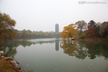 雾霾中的北大未名湖