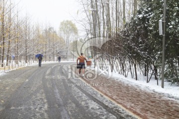 北京奥林匹克森林公园下雪