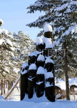 雪中塑像