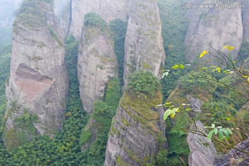 武当山的悬崖峭壁